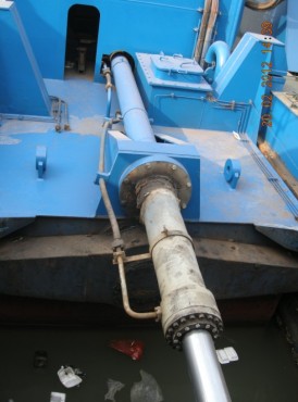 港口液压泵维修现场